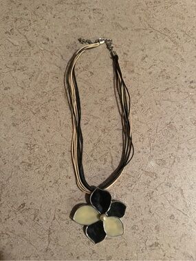 Source Unknown Black and Cream Multi-Strand Flower Necklace